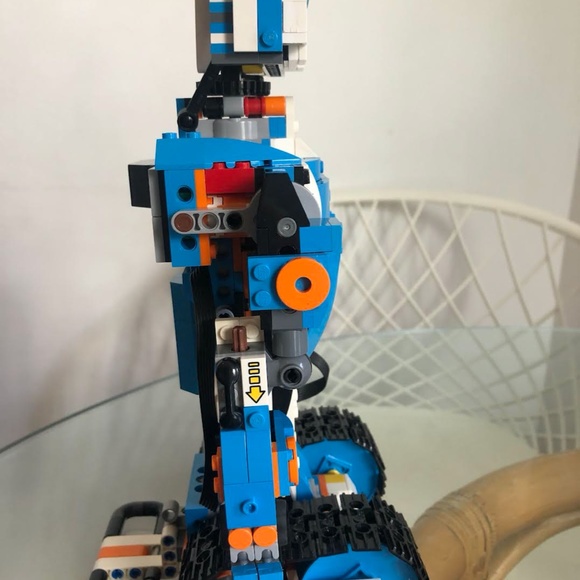 Lego BOOST: Vernie the Robot - Picture 6 of 6